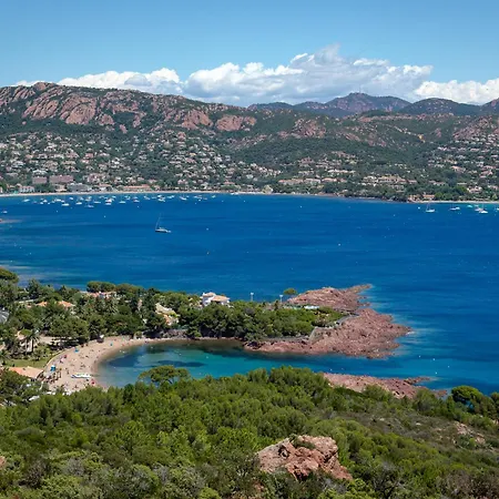 Apartmán Climatise Avec Terrasse, A 50m De La Et Proche Commerces, Gare Et Centre-ville. - Fr-1-466a-9 Saint-Raphaël