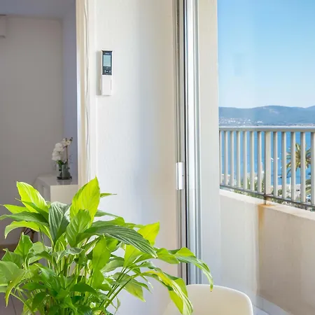 Apartmán Climatise Avec Terrasse, A 50m De La Et Proche Commerces, Gare Et Centre-ville. - Fr-1-466a-9 *