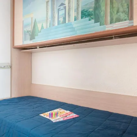 Climatise Avec Terrasse, A 50m De La Et Proche Commerces, Gare Et Centre-ville. - Fr-1-466a-9 Daire *