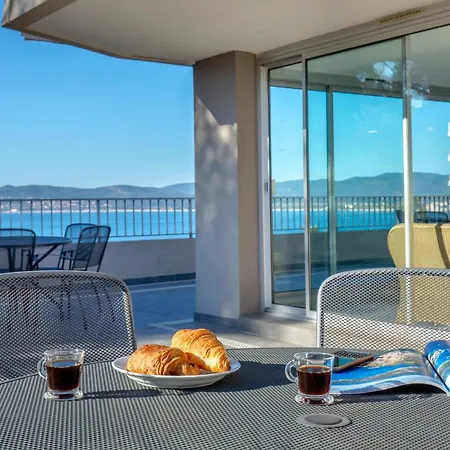 Climatise Avec Terrasse, A 50m De La Et Proche Commerces, Gare Et Centre-ville. - Fr-1-466a-9 *